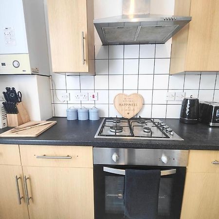 Lovely 3 Bedroom Serviced Apartment In Leytonstone London Exteriör bild
