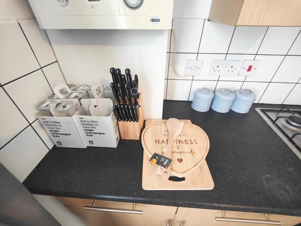 Lovely 3 Bedroom Serviced Apartment In Leytonstone London Exteriör bild