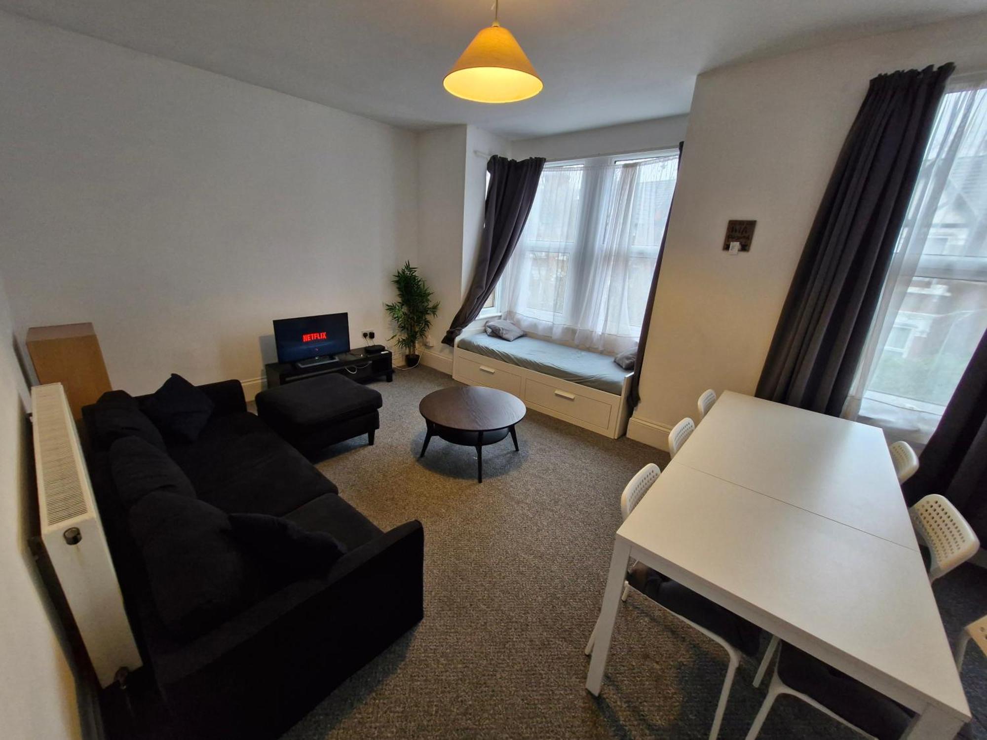 Lovely 3 Bedroom Serviced Apartment In Leytonstone London Exteriör bild